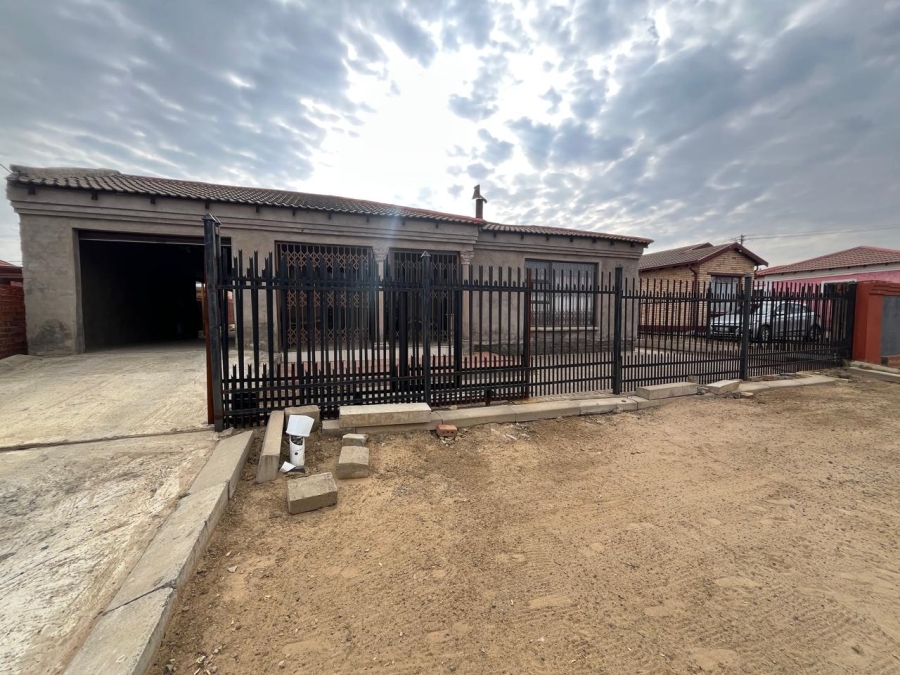 3 Bedroom Property for Sale in Selosesha Free State